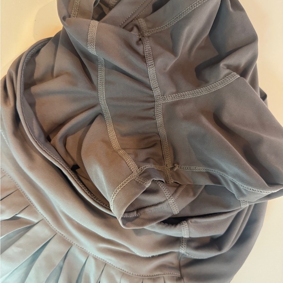 Grey gold hinge skirt, regular length, size small - Picture 4 of 4